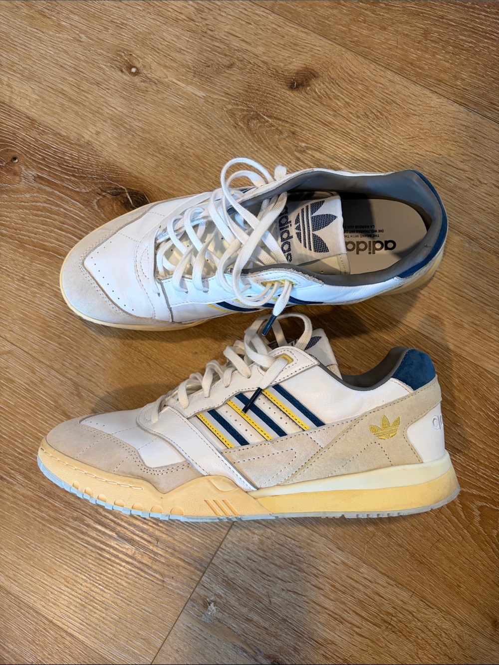 adidas A.R. Trainers Trefoil Low Top